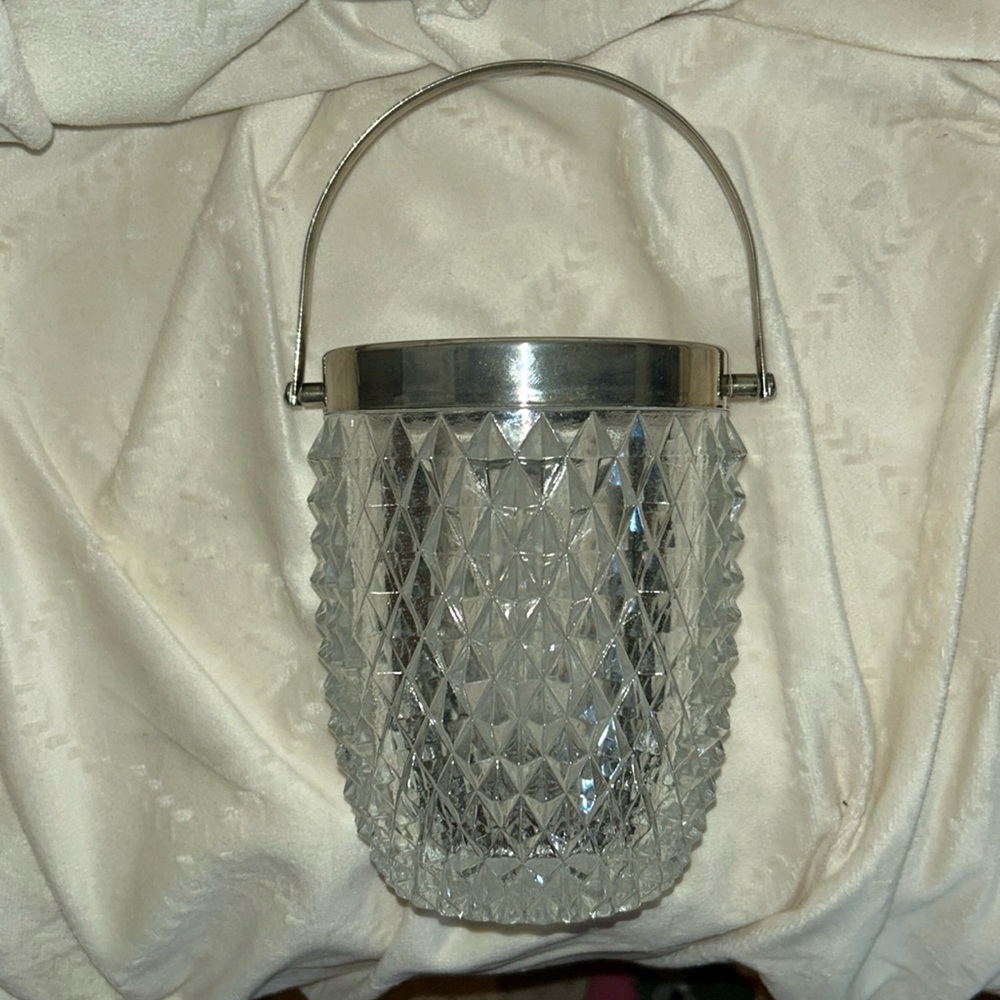 Indiana glass company diamond point ice bucket. Very beautiful - Picture 1 of 6